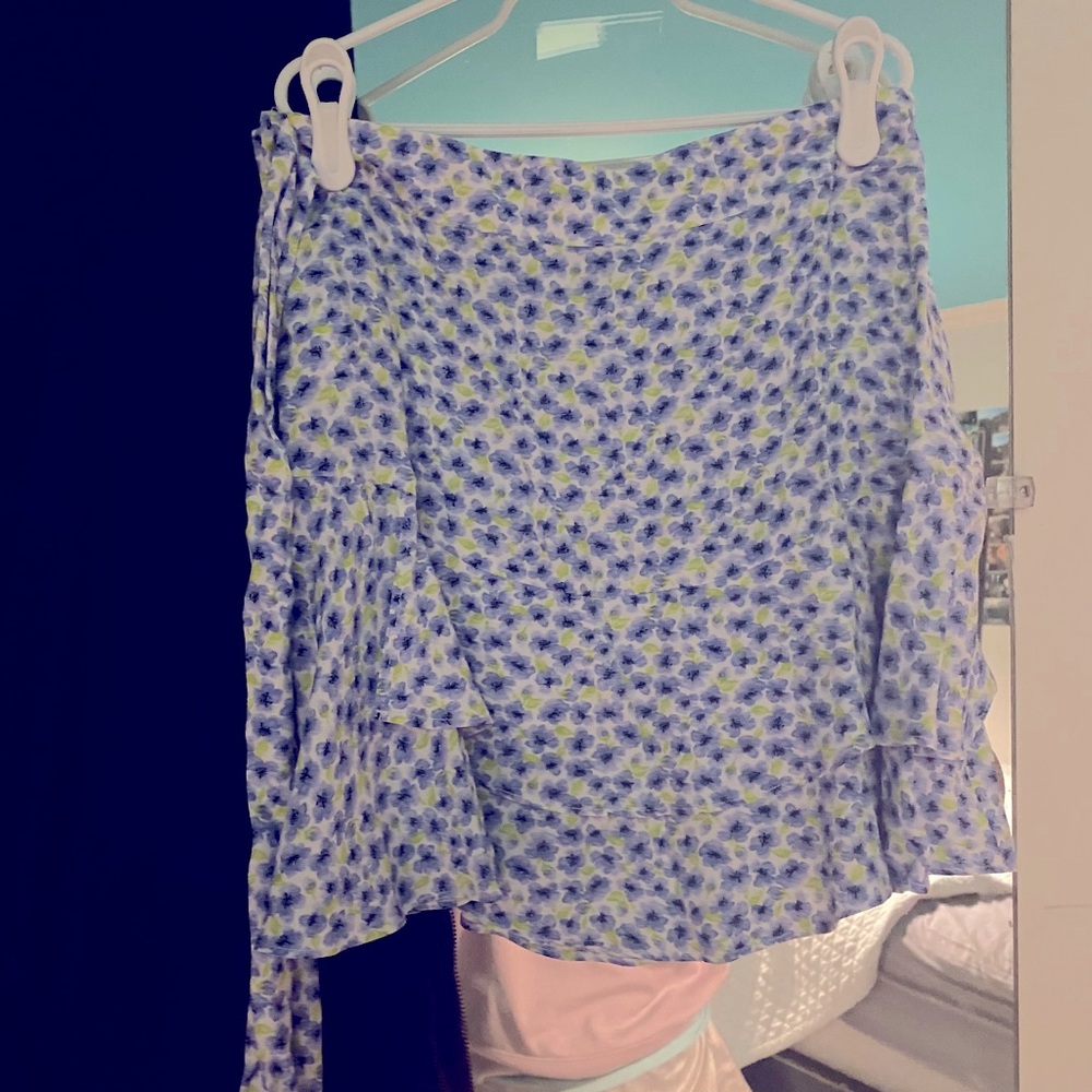 Super cute tie on the side floral skirt